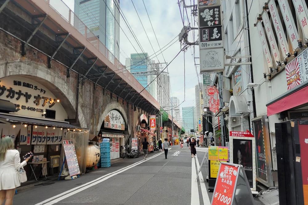 ガード下の飲食店街