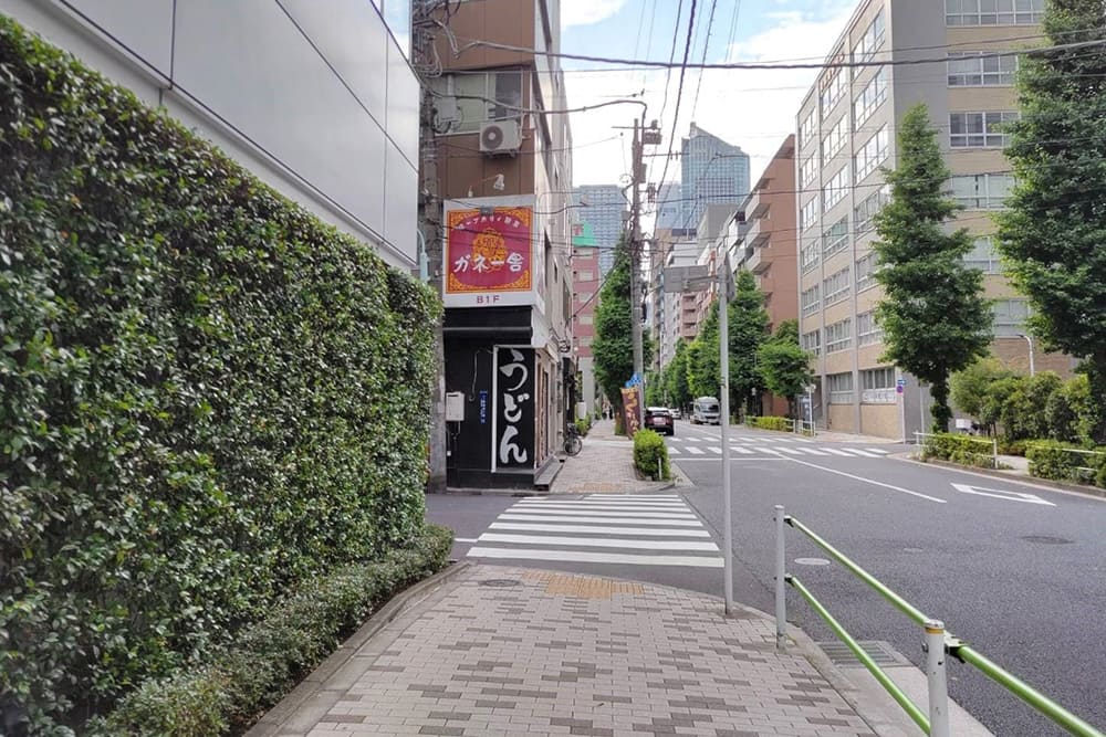ガネ一舎・うどん店の前の通り