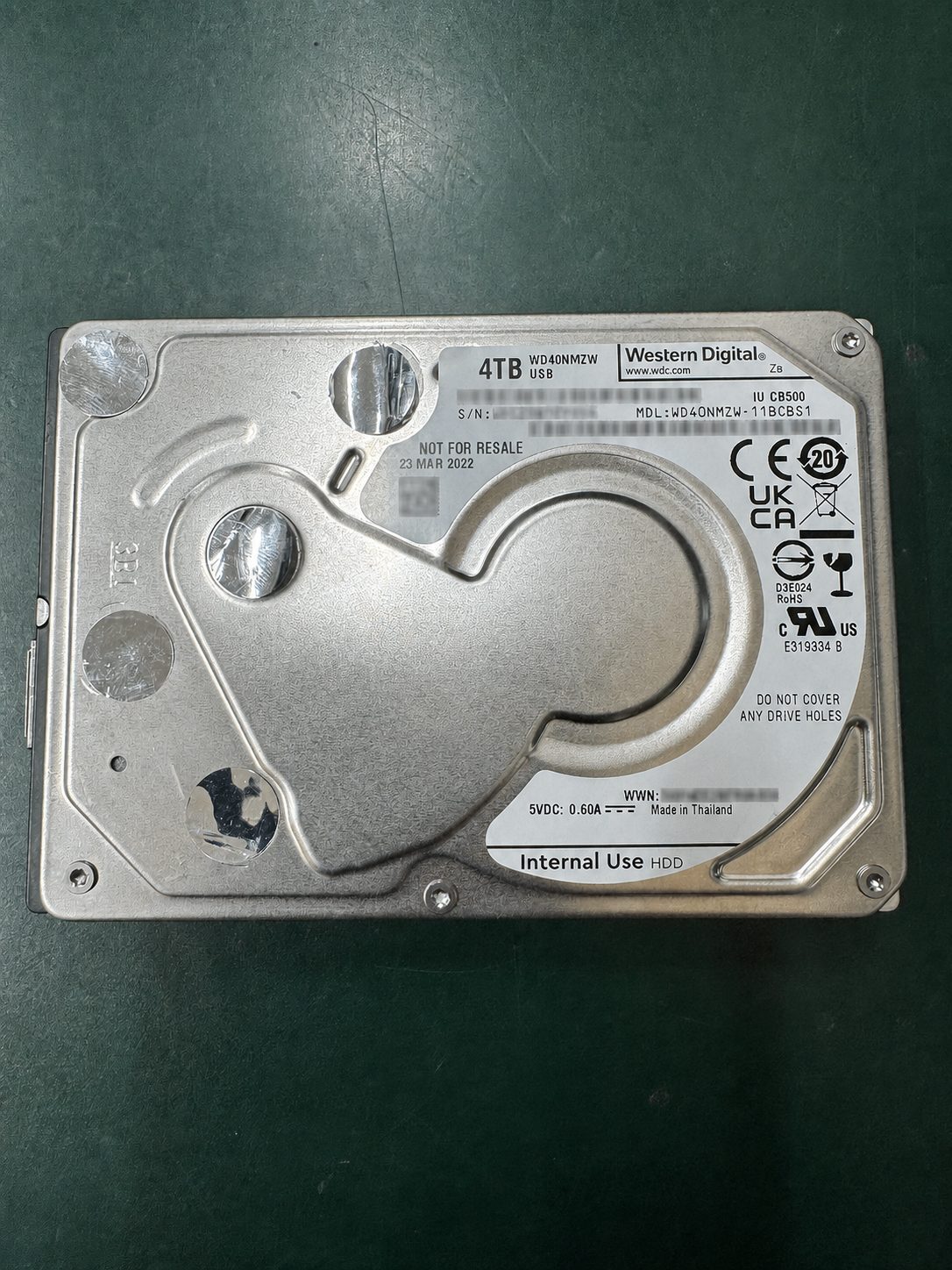 ラベル情報を保護したWestern Digital WD40NMZW-11BCBS1（4TB）の障害HDD